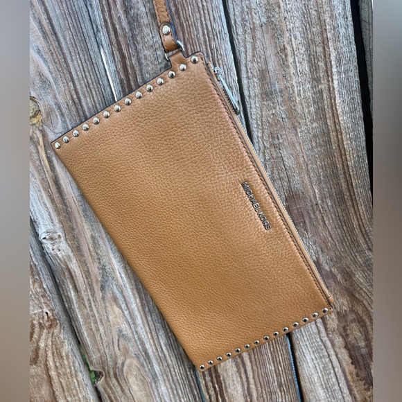 Michael Kors leather wristlet New - Picture 1 of 5